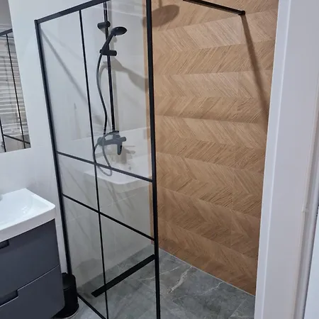 Igo アパート シュトゥトボ